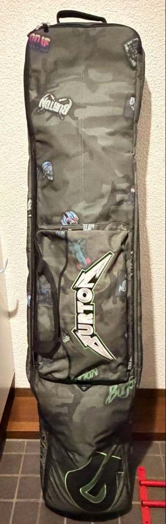 BURTON 迷彩柄キャリー付きボードケース - メルカリ