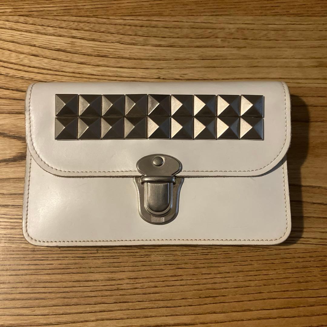 コムデギャルソンCOMME des GARCONSスタッズホワイトレザー長財布