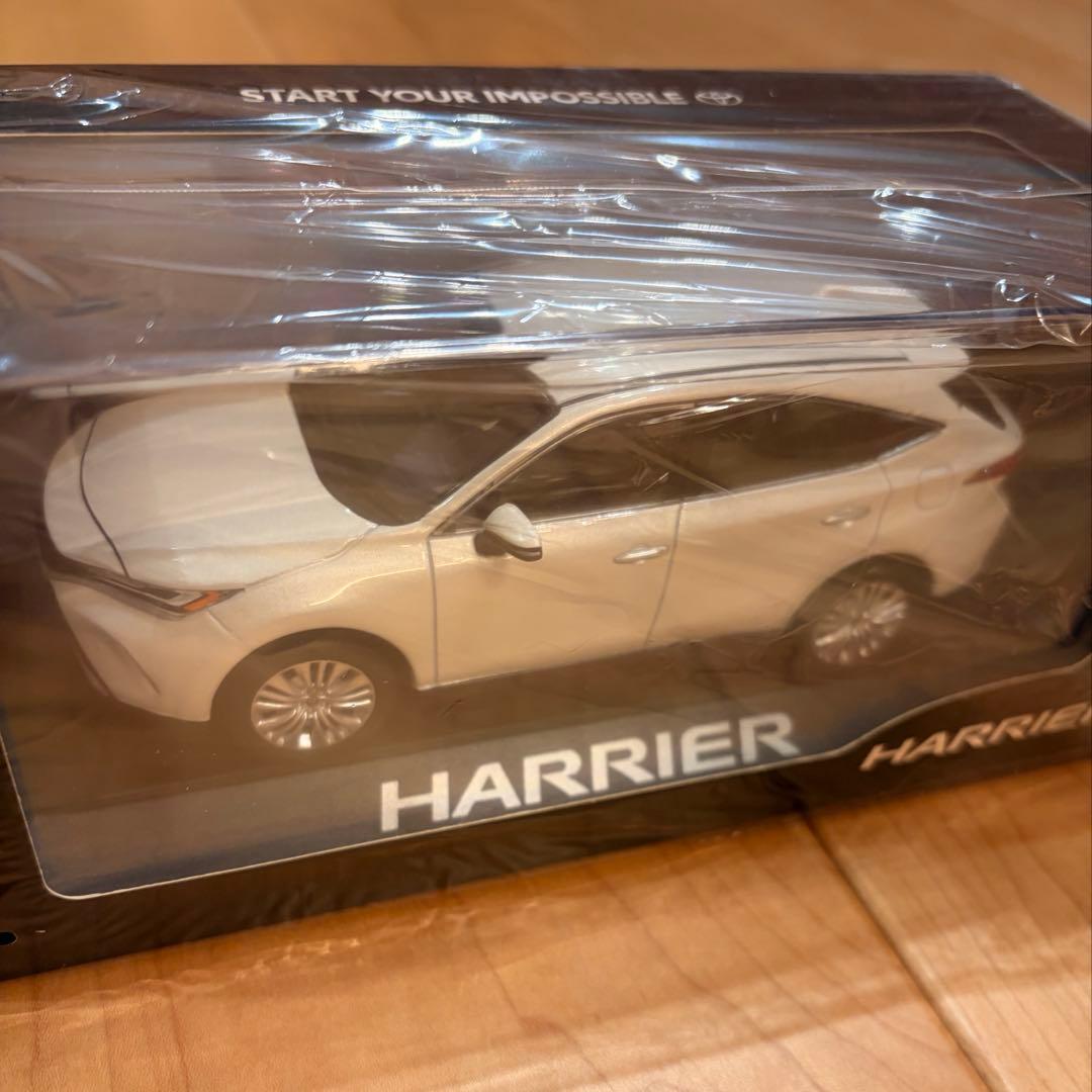 トヨタ カラーサンプル ミニカー ハリアー HARRIER 1/30 ホワイト