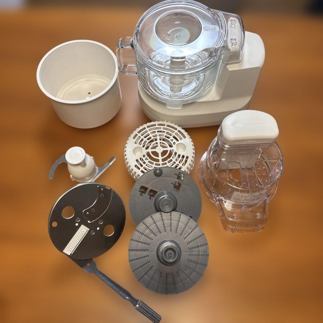 Panasonic フードプロセッサー　MK-K82-W　1台7役 Amazon | パナソニック フードプロセッサー 1台7役(きざむ・する