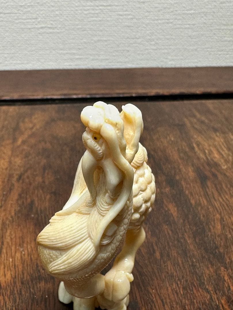 キリン麒麟 緒締 根付 提げ物 牙彫 天然材質 置物 骨董古美術 ねつけ