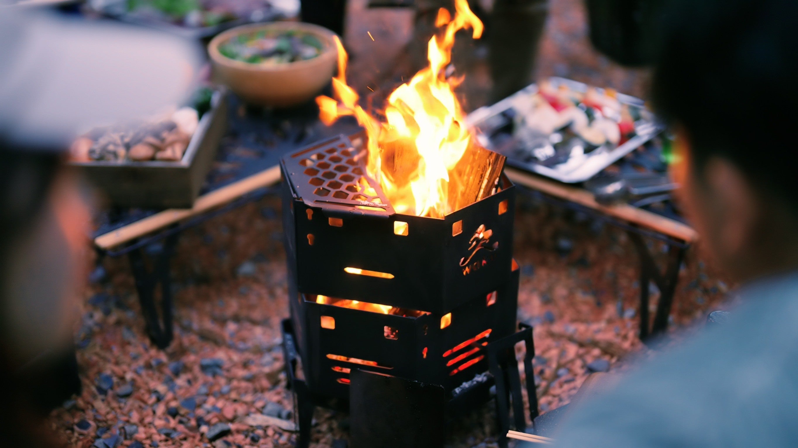 欲張りすぎる！火消し機能も搭載のオールインワン焚き火台｜TAKIBI ZEN