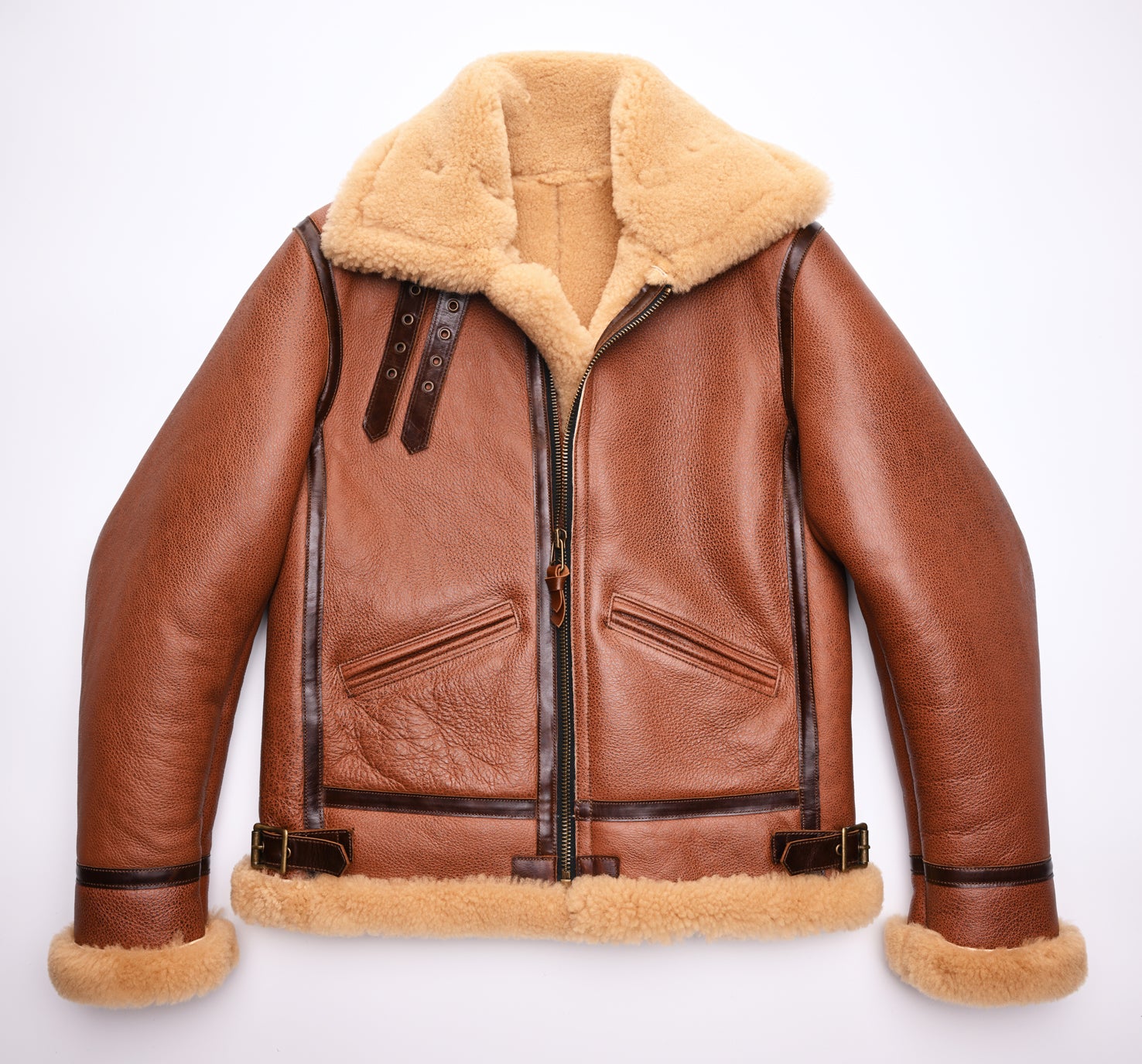 高級ムートンを贅沢に使用、革ジャンの王様 B-3フライトジャケットを4