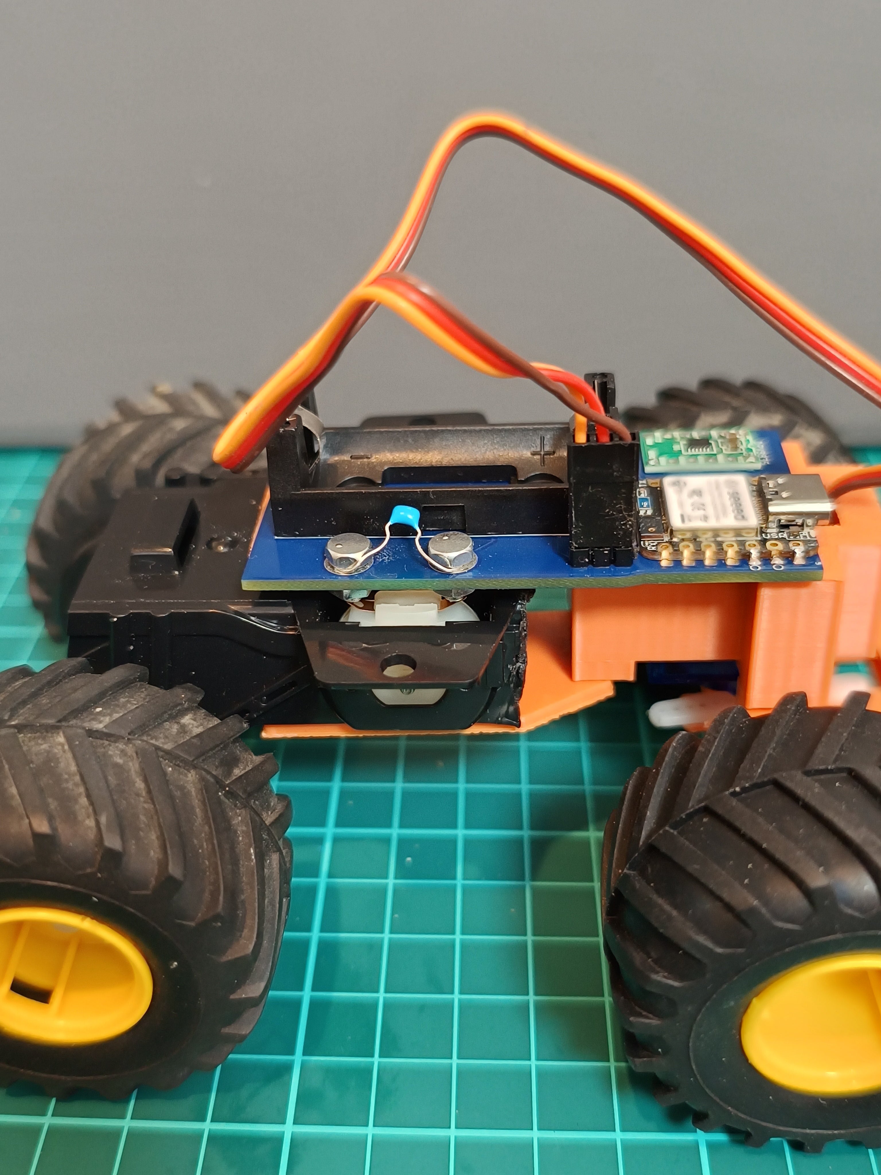 スマホでラジコン操作と倒立制御！ワイルドミニ四駆ラジコン化簡単