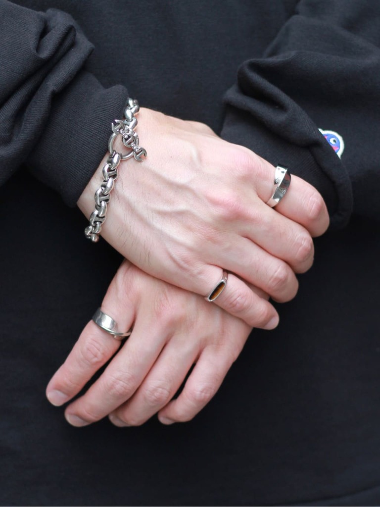 シンプル過ぎないMaison Margiela のTWIST RING / スタッフブログ