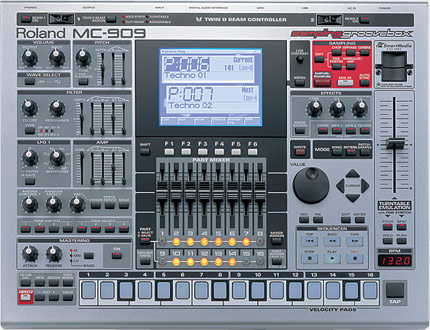 Roland - MC-909 | Sampling Groovebox