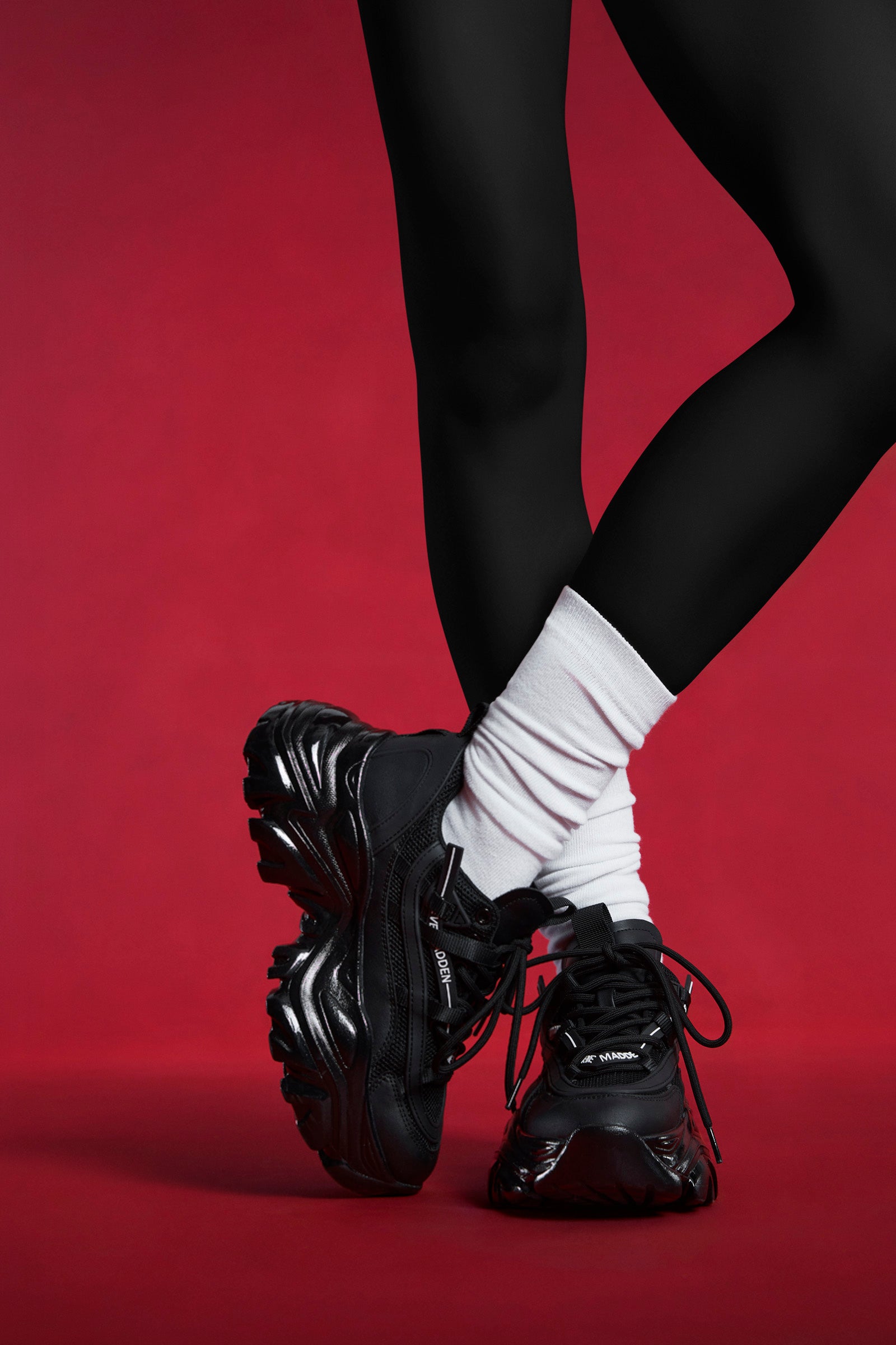 RECOUPE 厚底ボリュームスニーカー BLK (heel7.0) – Steve Madden Japan