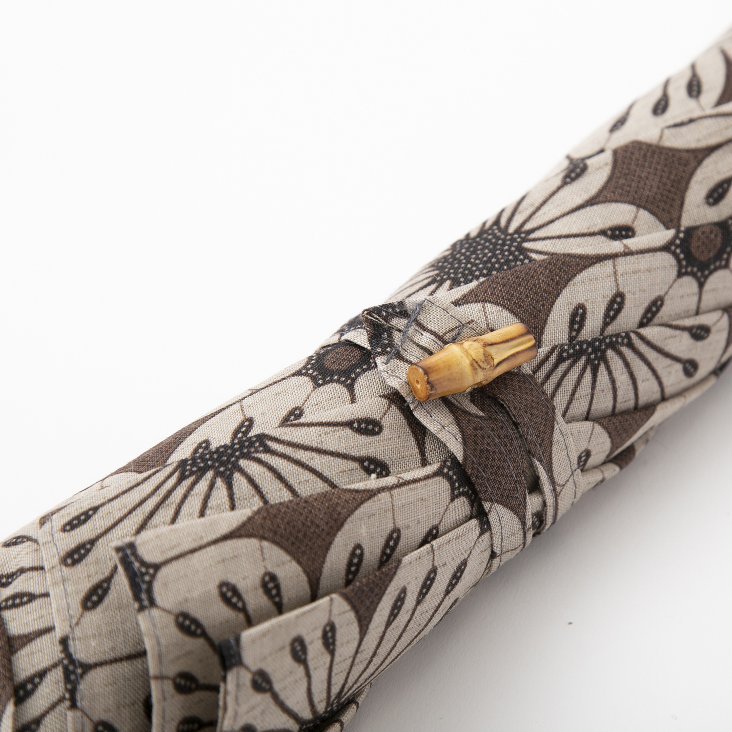 Tokyo noble/リネンの日傘 -涼しい日陰を作るリネンの日傘 - スタイル