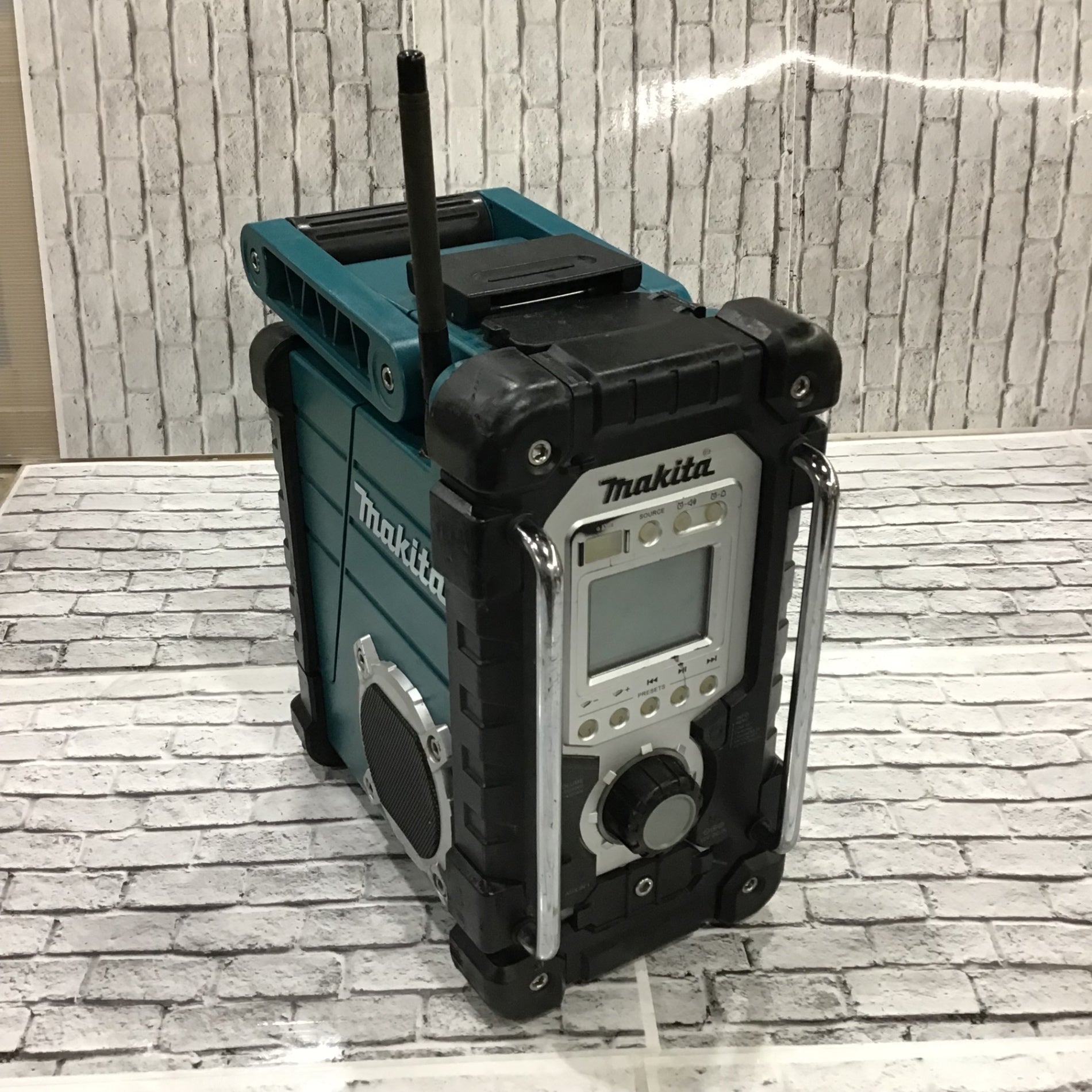 マキタ(makita) コードレスラジオ MR103【川口店】 – アクトツール