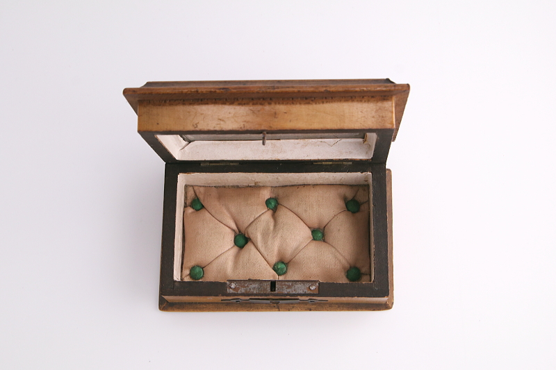 木箱のジュエリーボックス フランス アンティークストリュフ 20250806
