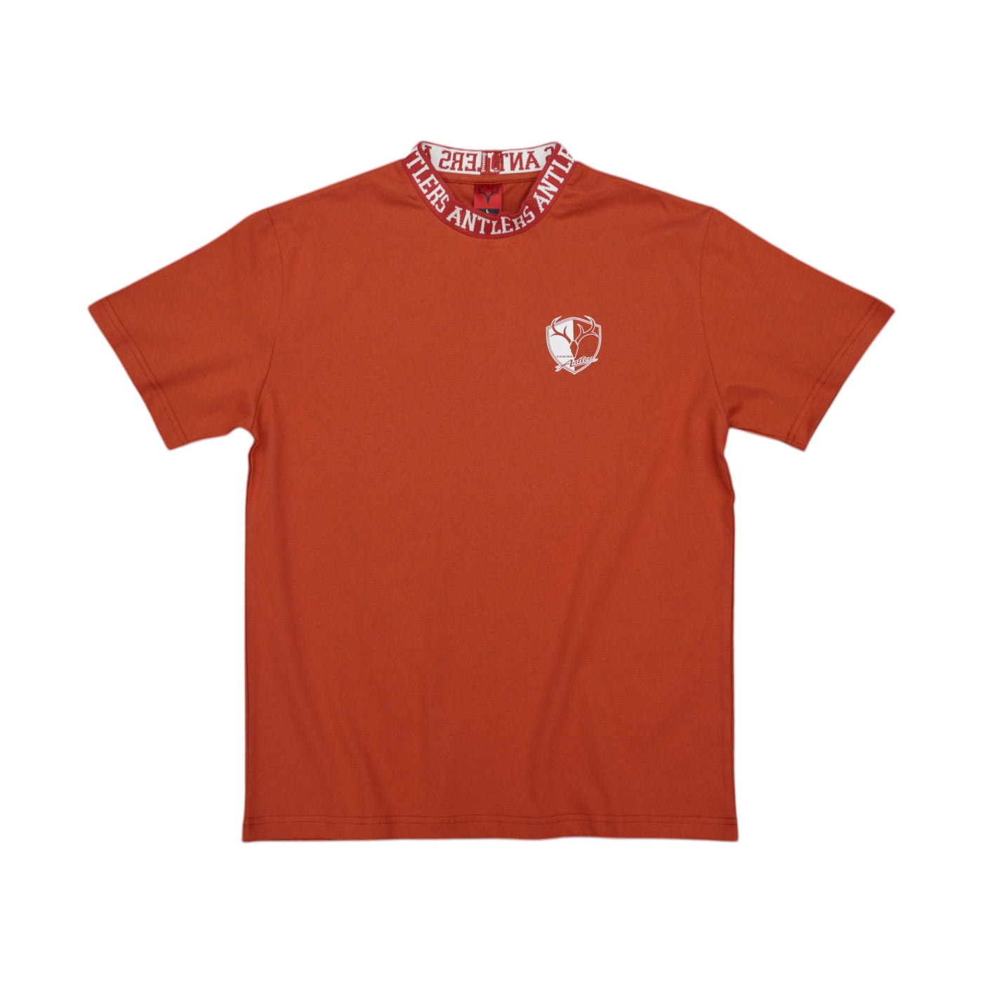 ジャガードネックTシャツ（エンブレム）レッド – 鹿島アントラーズFC