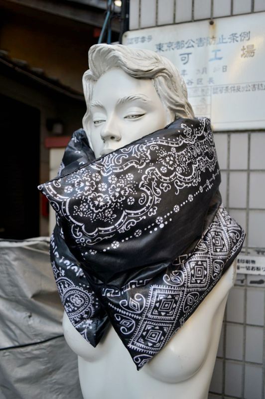 FACETASM ファセッタズム】黒柄ダウンマフラー