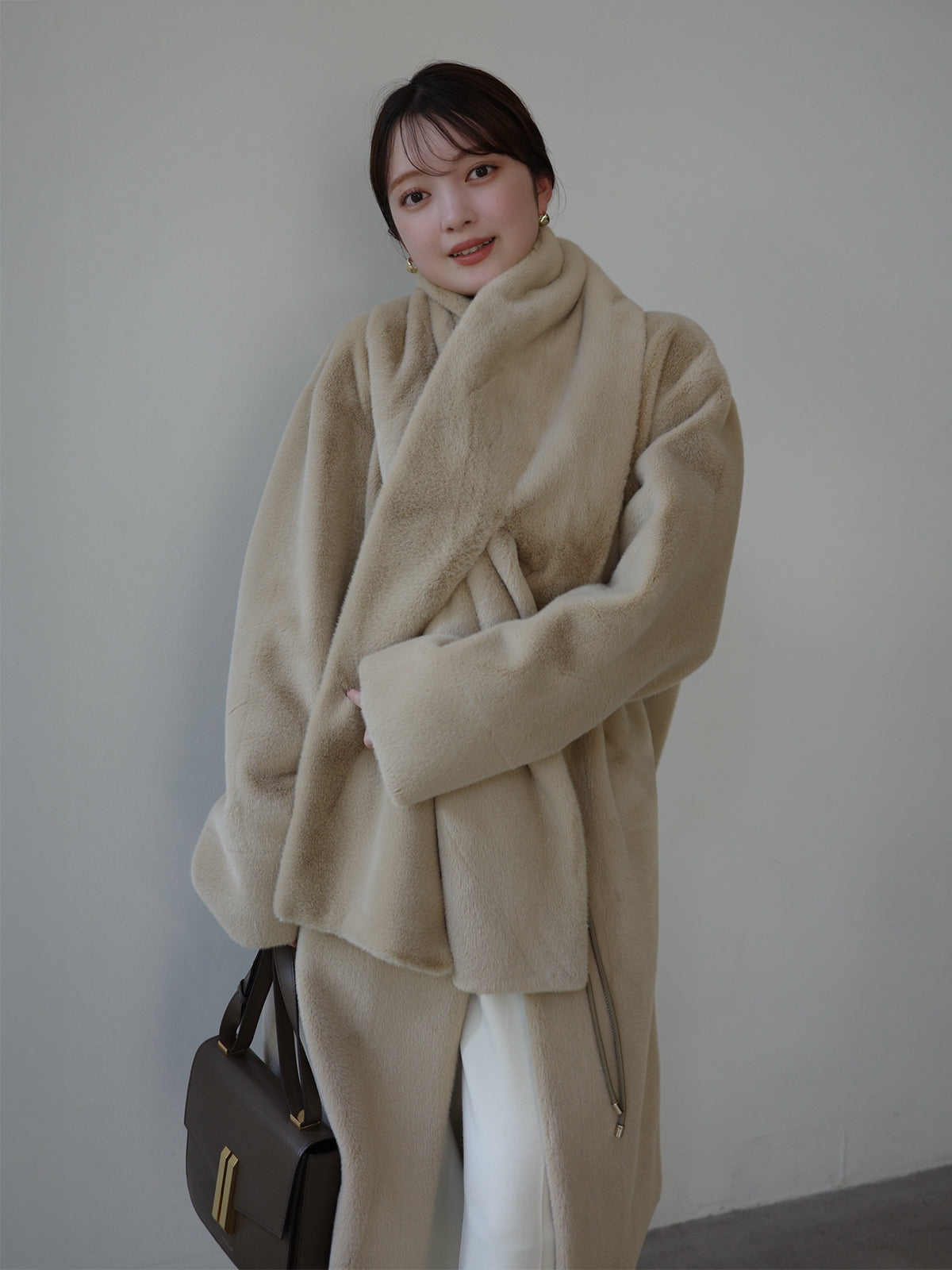 ECOPELノーカラーファーコート