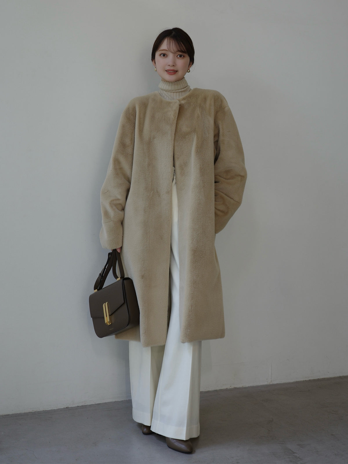 ECOPELノーカラーファーコート