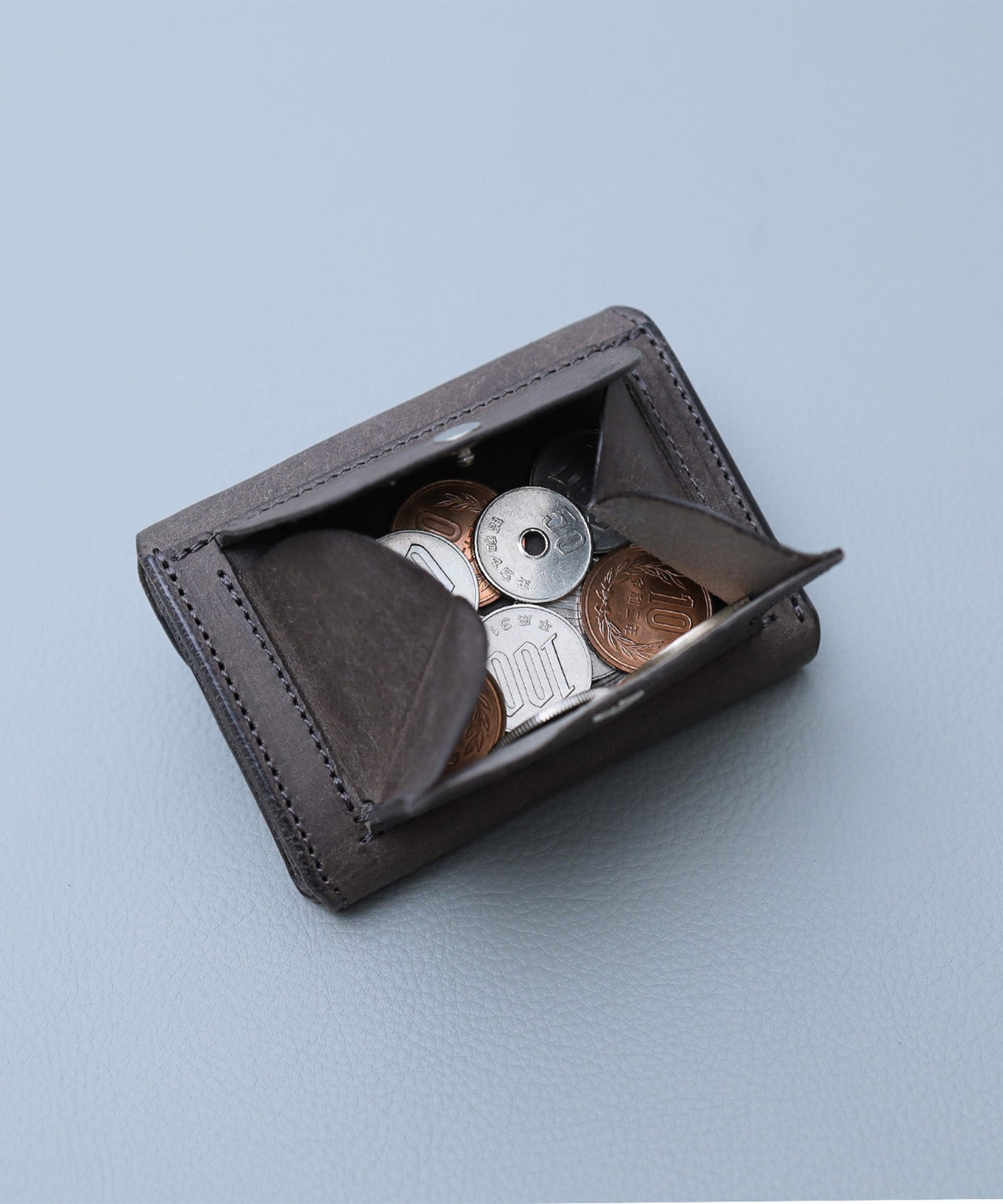 Iru×IKENOHATA GINKAWATEN】MARGOT LEATHER COMPACT WALLET – ANLIO