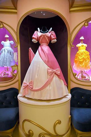 憧れのディズニープリンセスにパークの魔法で大変身！「ビビディ