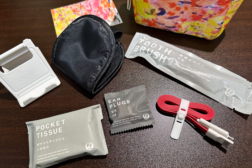 JAL新型機A350-1000、ビジネスクラスのアメニティはランダム6種の