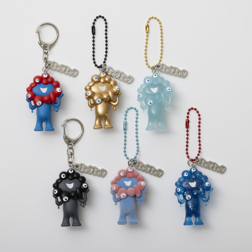 ミャクミャク立体キーホルダーに新色「黒」登場！ 全6色展開に