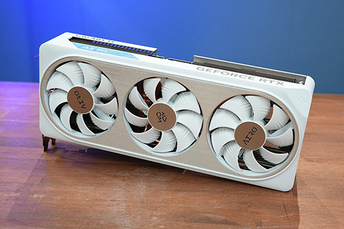 Ryzen 7 7800X3DとCORSAIRのピラーレスケースで真っ白なゲーミングPCを