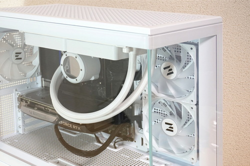 Ryzen 7 7800X3D＆GeForce RTX 40で快適プレイを実現！ピラーレスで