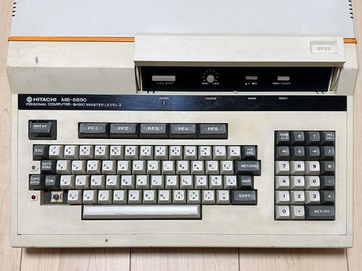 国産パソコン初、標準ひらがな表示対応の日立「ベーシックマスター