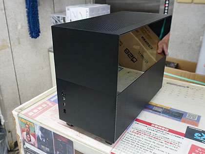 こだわり機能満載！Lian Liの小型ケース「Q58」が発売、上下開閉式の