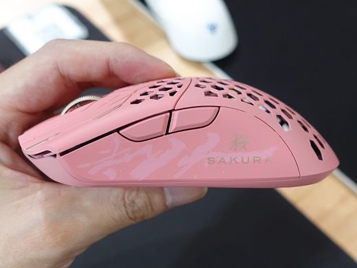 Finalmouseの軽量ゲーミングマウス「UltralightX」に新色“Sakura”登場