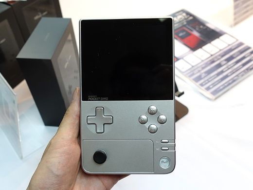 GBデザインのAndroidゲーム機「AYANEO Pocket DMG」に新色ブライト