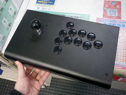 カスタム重視アケコン「GRAPHT iO」が店頭入荷、「獅白杯3rd Edition