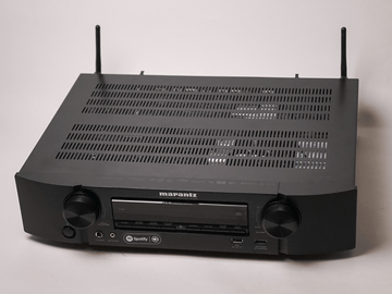 レビュー】薄型AVアンプとスピーカー2個でも楽しめる!? マランツ