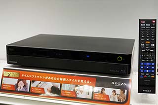 史上最強」全録レコーダ。最大9ch録画/約20万円の東芝「DBR-M590