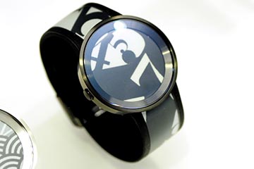 ソニー、電子ペーパー腕時計の進化版「FES Watch U」。スマホで