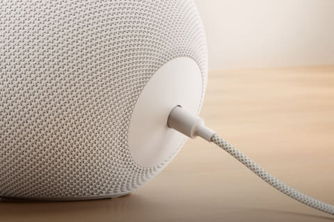 Amazonスピーカー「Echo Studio」に新色グレーシャーホワイト。Alexa+