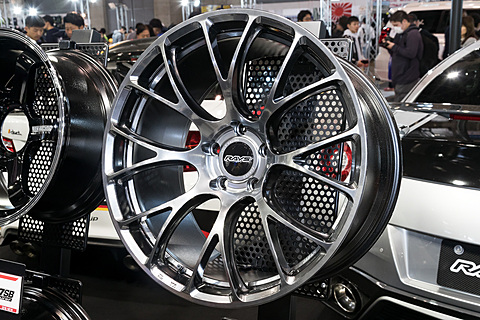 東京オートサロン 2018】レーシングホイールの技術が宿る“究極の