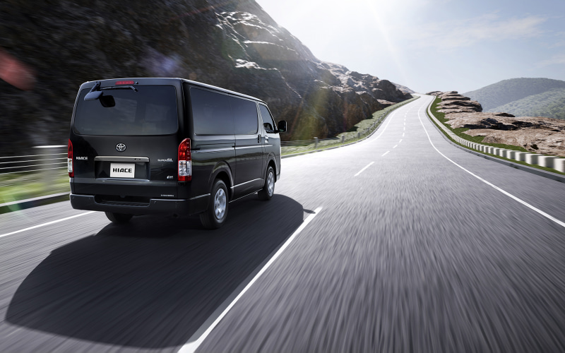 トヨタ、ハイエース200系の誕生20周年記念モデル「スーパーGL“ダーク