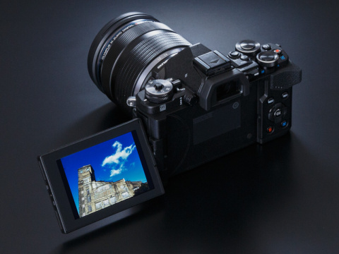 新製品レビュー：OLYMPUS OM-D E-M5 Mark II（外観・機能編