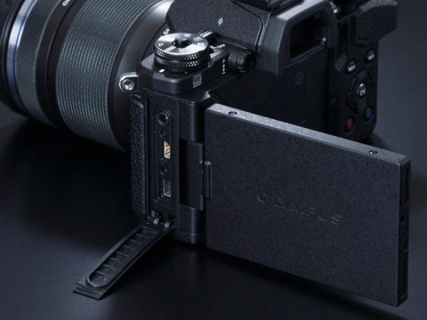 新製品レビュー：OLYMPUS OM-D E-M5 Mark II（外観・機能編