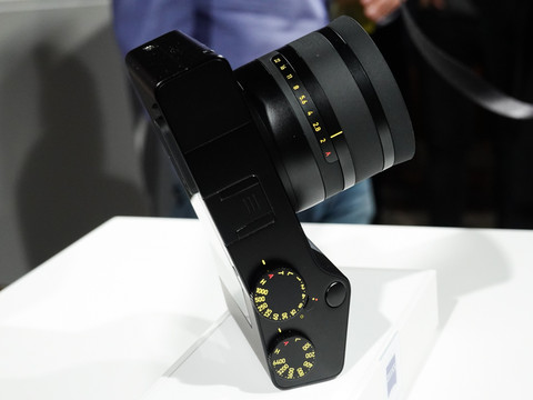 フォトキナ】ZEISSの35mmフルサイズ機「ZX1」詳報 - デジカメ Watch