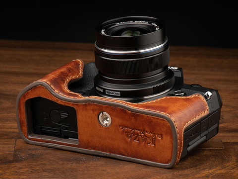 KAZA、オリンパスOM-D E-M5 Mark III用のレザーケース - デジカメ Watch