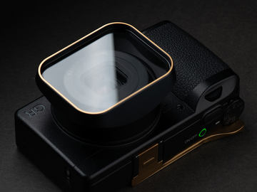 RICOH GR III/IIIx専用の金属製角型フード＆サムレスト - デジカメ Watch