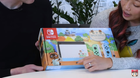 実機をお披露目！ 任天堂「Nintendo Switch あつまれ どうぶつの森