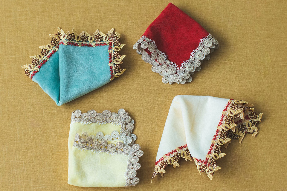 ユーハイム×近沢レース店、バウムクーヘン柄・ビスケット柄のタオル