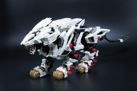 レビュー】ゾイド「AZ-02 ライガーゼロ」レビュー LEDユニットによる