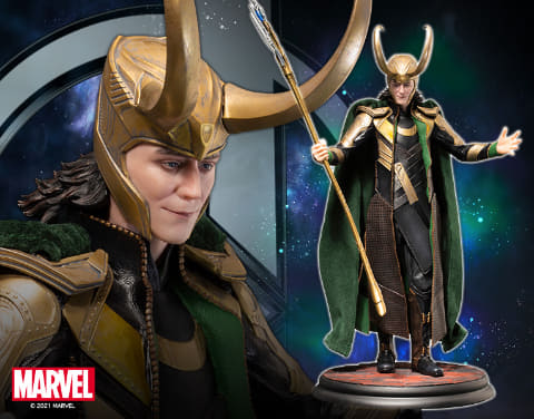 アベンジャーズ」より、不敵に笑うスーパーヴィラン「ロキ」の