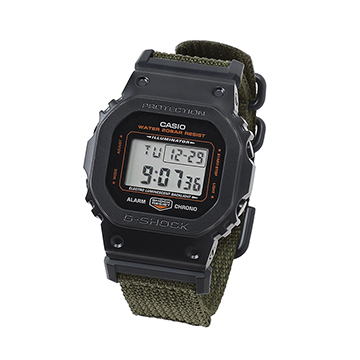 PORTER×G-SHOCKコラボウォッチ。バックライト点灯でポーターロゴ
