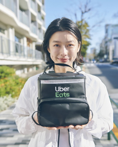 あのUber Eats配達バッグがポーチに。公式本の付録 - Impress Watch