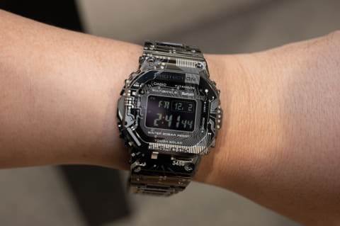 基板柄をレーザー刻印したフルチタンG-SHOCK - Impress Watch