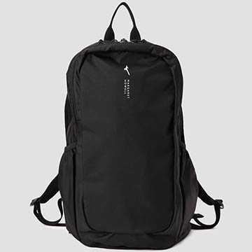 ミズノ×マーガレットハウエル、ウォーキングシューズやウェアでコラボ