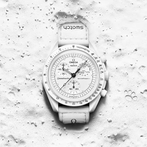 オメガ×スウォッチ、スヌーピー・ムーンフェイズにオールブラック追加