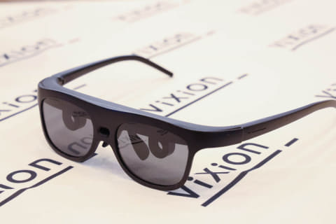 自動でピントが合うアイウェア「ViXion01S」を試した 59800円